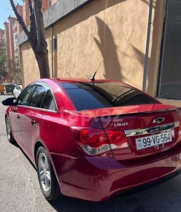 turbo az qız maşınları: Chevrolet Cruze sedan – RS paketli, qırmızı rəng. - Kuzov: 4 qapılı — 15