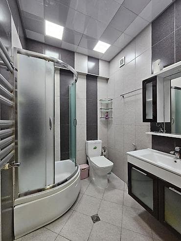 modul tipli ev: Geniş və işıqlı mənzil – zövqlə döşənmiş parket, sakit rəng palitrası — 9