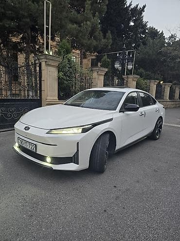 centra masin: Changan Qiyuan A05: 1.5 l | 2025 il 68500 km Sedan — 2