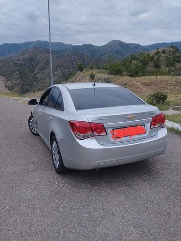 chevrolet cruze r17: Chevrolet Cruze sedan – gümüşü rəng Əsas məlumatlar: - Model — 1