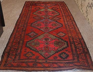 rəngli karandaş: Yun gəbə və kilim. Təqribi 40-50 illikdi. Rəngi solmur, sökülmə — 2