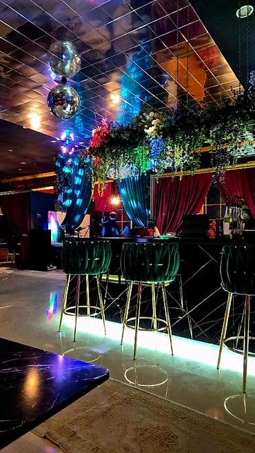 Ev personalı və təmizlik: Ofisiant tələb olunur — 2