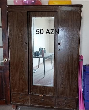 kitab rəfləri: Qiymətlər şəkillərin üzərində qeyd olunub. 
Maştağa 📍 — 4