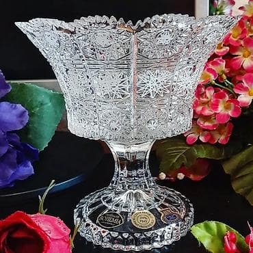 ag yolka: Bohemia firmasi konfet qabilar. 15 sm
cutu 110 azn — 2