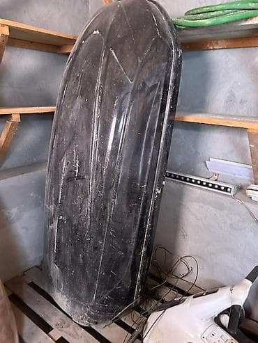 Avtomobil üçün dam baqajı (roof box) – aerodinamik formalı, sərt