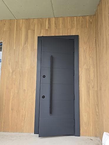 Metal giriş qapıları və mebel boyama xidməti - Müasir dizaynlı metal