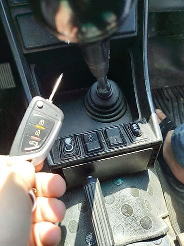 ucuz range rover: VAZ 2107, ağ rəng, sedan kuzov. salon yeni yigilib Xarici görünüş: - — 7