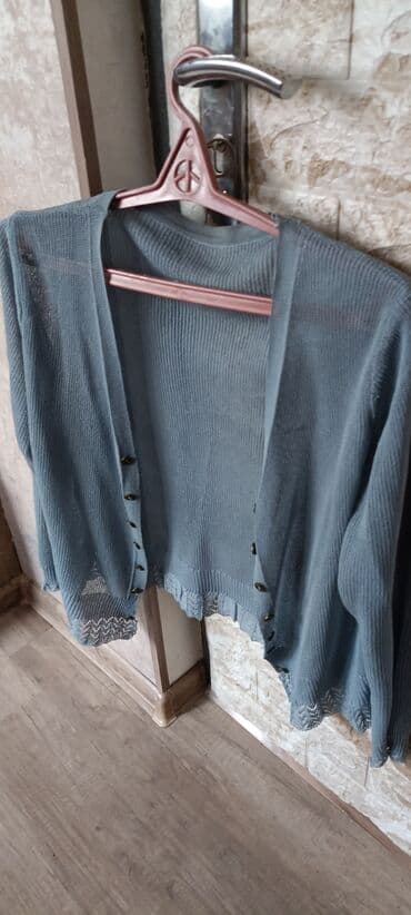 jaket toxumaq: Mavi-boz rəngdə nazik toxuma qadın kardiqanı. - Açıq önlü dizayn — 2