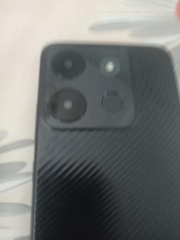 ıphone 17 pro max: Smartfon – qara rəngdə, böyük tamekranlı dizayn - Ön hissə: kənarlara — 4