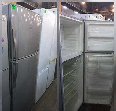 Gümüşü rəngli, ikiqapılı soyuducu. Bu model yuxarıda ayrı bir