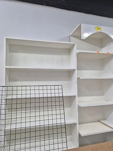 Mağaza üçün vitrin və rəf avadanlıqları komplekti. Komplektə — 8