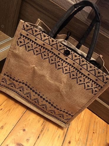 Təbii toxuma materialından (kətan/jüt tipli) hazırlanmış geniş tutumlu