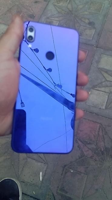 iki: Smartfon – mavi rəngdə arxa qapaqlı, barmaq izi skaneri arxada, ikiqat — 2