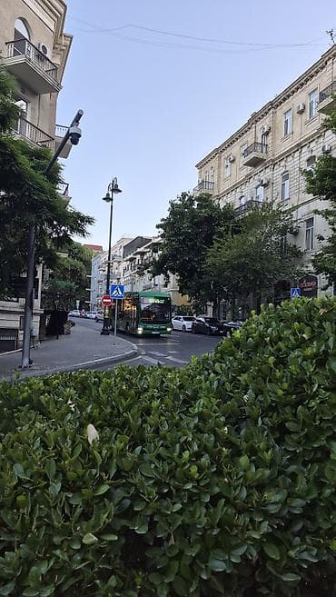 İÇERI ŞEHER Metrosuna 3 deqiqeliy mesafede tezebey Hamamin Yaninda 1 — 4