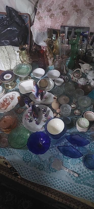 iris gülü: Məişət və kolleksiya üçün müxtəlif antik/retro qab-qacaq və dekor — 1