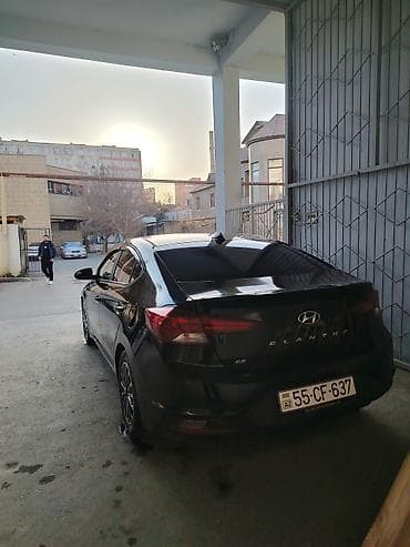 Avtomobil satışı: Hyundai Elantra sedan – qara rəng, modern dizayn və aerodinamik — 3