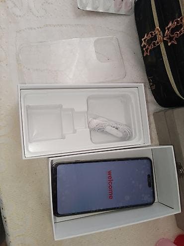 telefon htc: Məhsul: Smartfon (qutulu) Xüsusiyyətlər: - Rəng: gümüş/boz tonlarda — 4