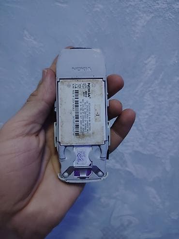 sadə telefon: Nokia 3310 Orginal Antikvar telefondur islekdir birce korpusu yoxdur — 4