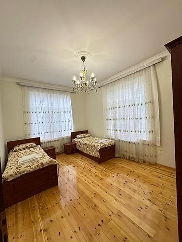 otaq yoldaşi: 2 mertebe evdir 3 otaq ve bir zaldan ibaretdir gunluk kiraye verilir — 5