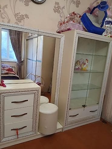 Yataq otağı mebel dəsti Tərkibi: - Çarpayı: yumşaq, düyməli