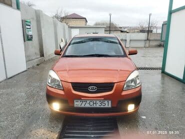 Digər nəqliyyat: Kia Rio hatchback - Kuzov: 5 qapılı hatchback, narıncı rəng - Ön — 1