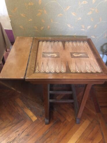 Nerd stolu qedimi. Ustu shashkishahmat ucun acilanda ise nerd ucun