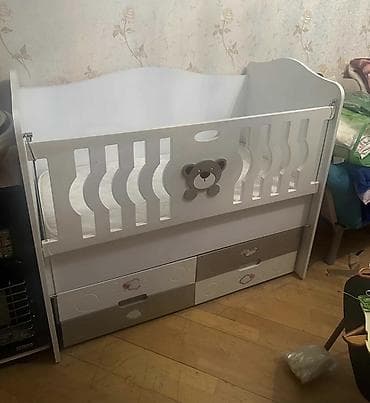 Oğlan və qız üçün, Dördbucaq, Beşik, Matras ilə, Yellənmə mexanizmsiz