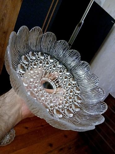 3 d saat: EMPİRE,Hom.
94,azn ə,alınıb.
dm,30sm. Xrustal
2,ədəd,birlikdə,10azn — 2