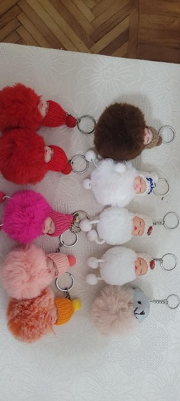 8 marta hediyyelik islenmeyib 1ededi 2 man hamisini alana 1ededi 1man