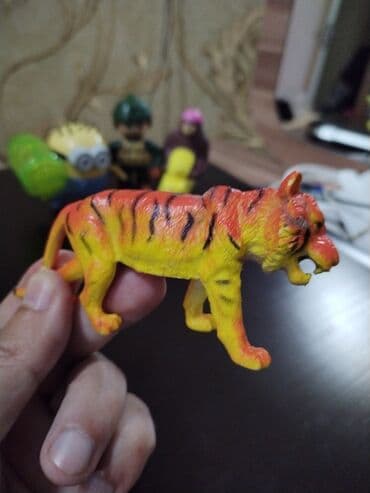 minion: Uşaq fiqurları dəsti. Hər biri 6 azn - 5 ədəd müxtəlif plastik fiqur — 4