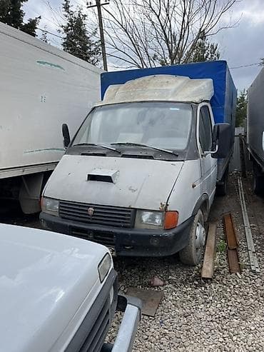 Yükdaşıma üçün tentli furgonlu kiçik tonnajlı yük maşını.dizel