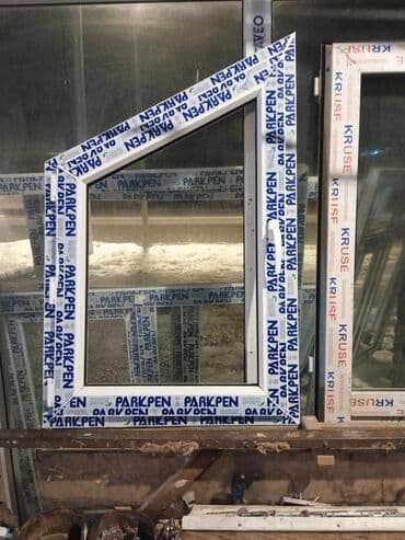 plastik qapi pencere kreditle: Bu, plastik çərçivəli və şüşəli pəncərədir. Ağ rəngdədir və "Power — 40