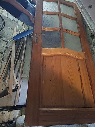 Taxta otaq qapısı – şüşəli klassik model - Material: təbii ağac