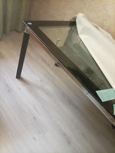 nerj stol: Şüşə stol - Üst hissə: şəffaf temperli şüşə, iç qatında mat naxışlı — 4