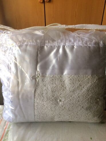 uşaqlar üçün keçə şap şapları: Körpə bələyi-3-lü. Bələk, yorğança və balıncdan ibarətdir. Yorğançası — 1