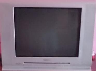 Kompakt televizor – klassik dizayn, ağ korpus. Ön paneldə geniş ekran