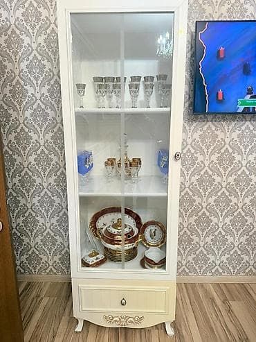 salon dolab: Yemək otağı üçün klassik üslubda mebel dəsti Tərkibi: - 2 ədəd vitrin — 1