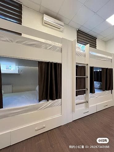 Friends Hostel – kapsul tipli çarpayılı ümumi otaqlar - İki mərtəbəli — 1