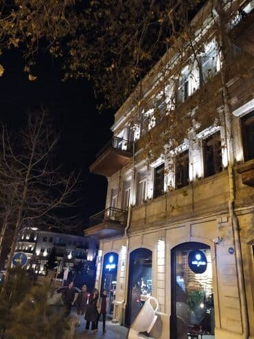 офисы в бизнес центре аренда: Səbail rayonu Heydər Əliev sarayina yaxın,sahəsi 140 kv/m olan, 5 — 17