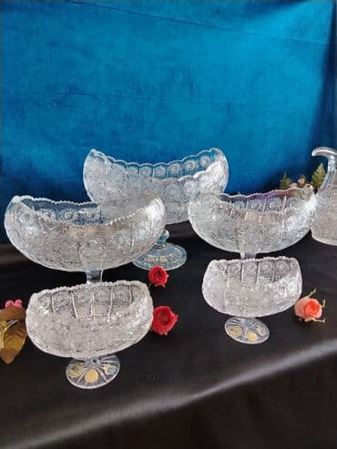 Tom qablar. Hamısı yenidirler. Böyük meyvə qabı 225 azn Giləmeyvə