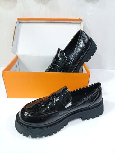 женские слипоны на высокой подошве: Qadın loafer ayaqqabısı – G&5 - Rəng: qara, parlaq lak effekti - — 2