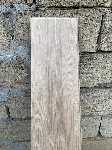 Bərkidici məhsullar: Açıq palıd rəngində laminat döşəmə taxtaları - Material: Laminat — 1