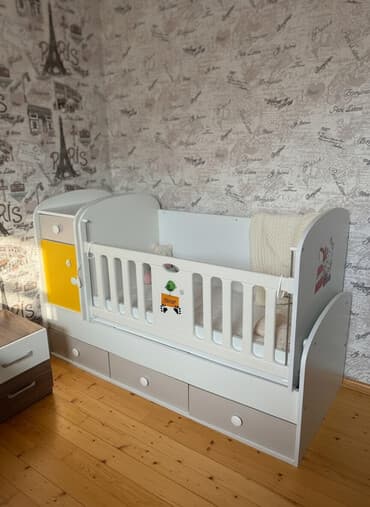 taxta palet satışı: Oğlan və qız üçün, İşlənmiş, Dördbucaq, Beşik, Dəstsiz, Matras ilə, Yellənmə mexanizm ilə — 1