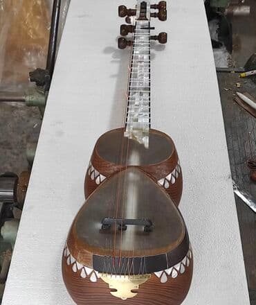 tar sesi: Tar vəz (Azərbaycan tarı) - Korpus: Armud formalı iki gövdə — 1