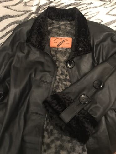 zara gödəkçə: Təbii dəri palto demək olar,plaş da,içi nazik mexdi,çox yüngül amma — 3