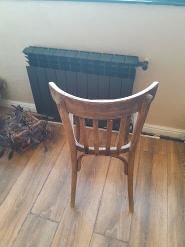 деревянный стол на кухню: Qedimi Venskiy stul 1 eded .Qiymet sondur . Unvan Ehmedli . Стуля — 3