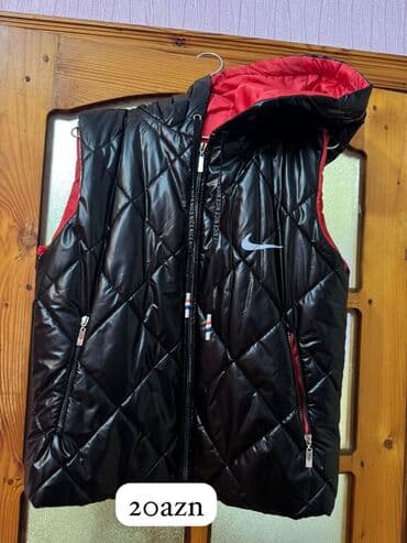 Toy paltarları və aksesuarları: Qadın və kişi geyimləri – seçmə modellər 1) Qara kapüşonlu şişmə — 1