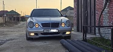 mercedes qazel: Mercedes-Benz E 320: 3.2 l | 2001 il Sedan — 1