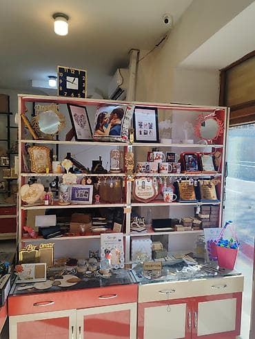 Sağlamlıq və gözəllik: Vitrin Hundurluk 140 sm eni 20 sm uzunu 90 sm qiymət biri 15m — 1