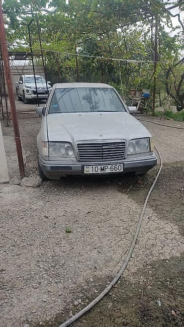 ford transit v184: Mercedes-Benz E 220: 2.2 l | 1993 il Sedan — 4